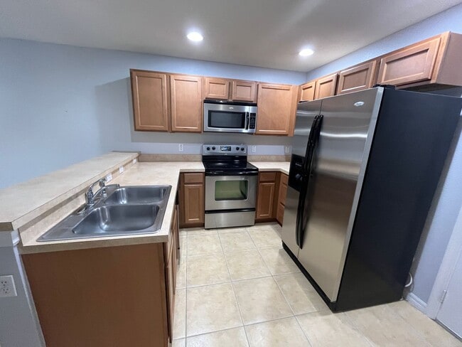 Building Photo - Three bedroom, 2 and half bath, 2 story to...