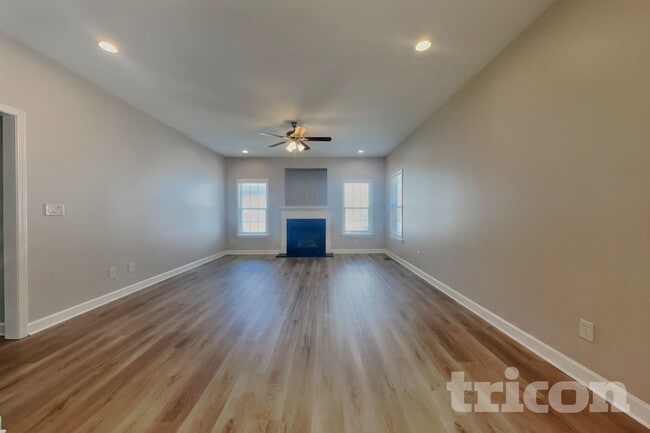 Building Photo - 253 Water Mill Rd