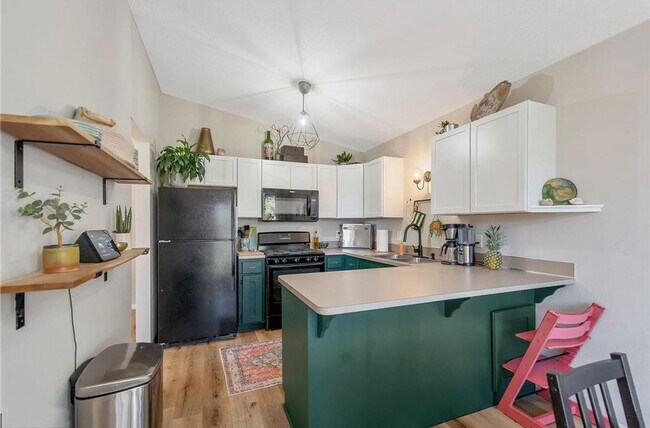 Foto del edificio - 3 Bedroom 2 Bath Townhome with 2 Ensuite B...