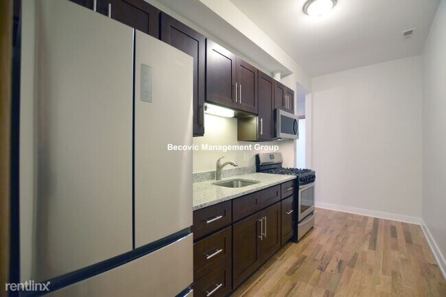 Foto del edificio - 3804 W Montrose Ave