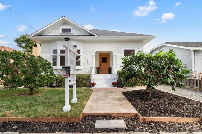 Building Photo - 340 Florence St