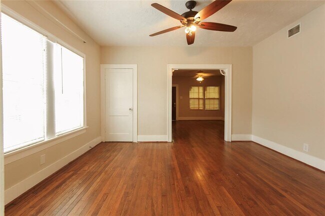Building Photo - 2906 Truxillo St