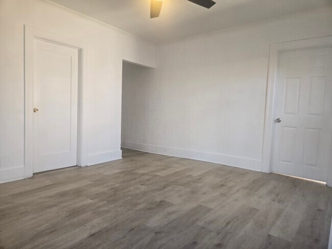 Foto del edificio - 331 W 49th St