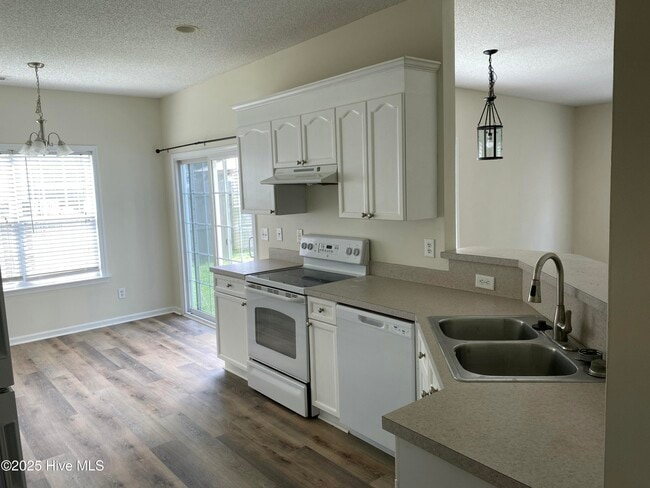 Building Photo - 1004 Foxridge Way
