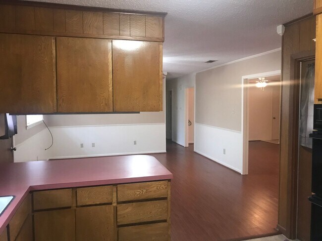 Foto del edificio - Close to Barksdale Air Force Base... Large yard that backs up to Park!!!