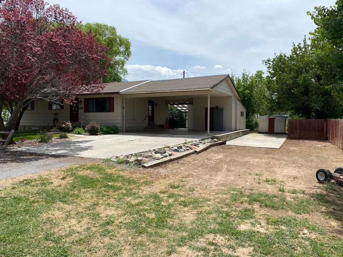 Primary Photo - Beautiful Upgraded house in Santaquin