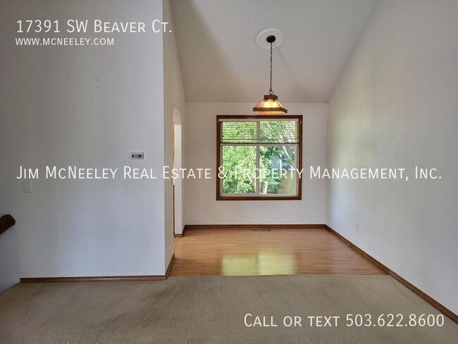 Building Photo - 17391 SW Beaver Ct