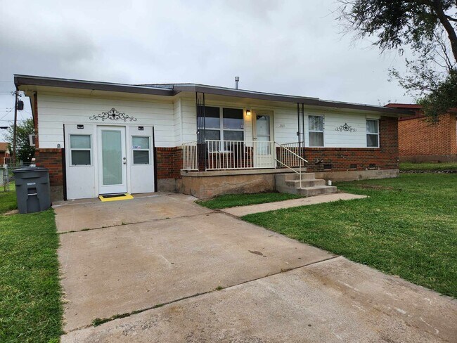 Building Photo - 2611 NW 46th Pl