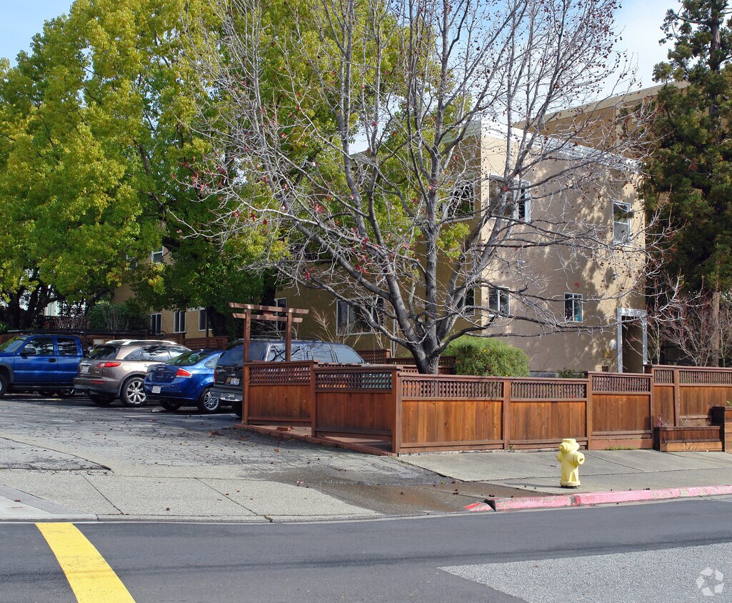 Foto del edificio - 918 Mission Ave