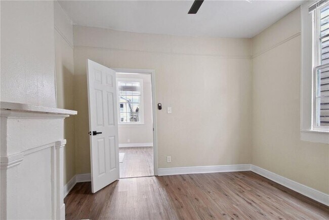 Building Photo - 914 N Prieur St