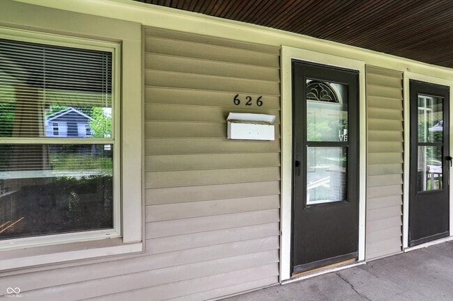 Building Photo - 626 N Riley Ave