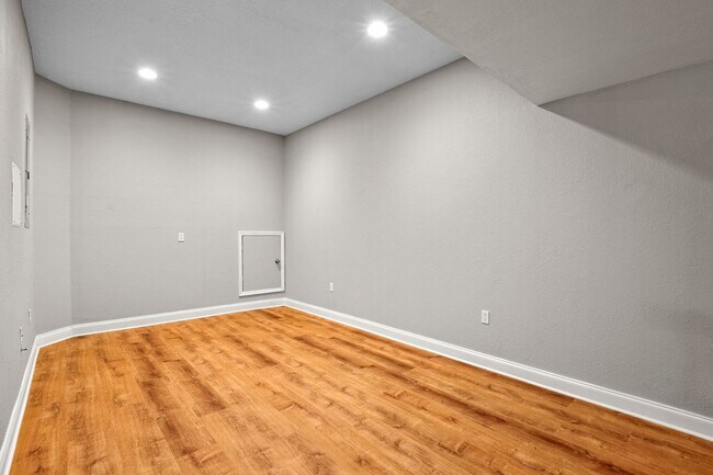 Foto del edificio - Mediterranean style 3 Bed, 2 Bath, Townhom...