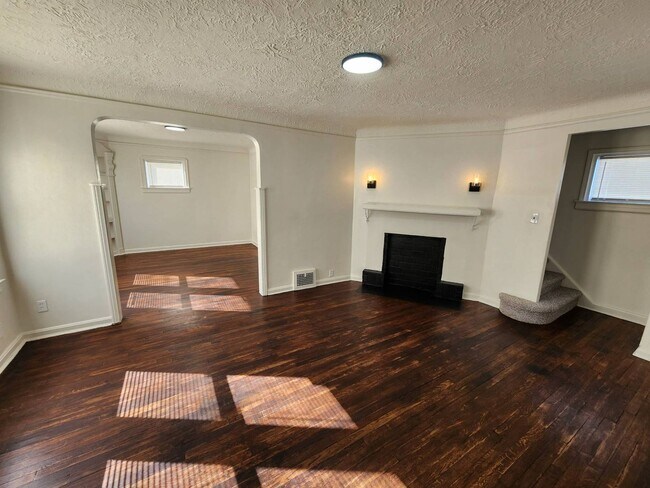 Foto del edificio - Charming 3-Bedroom Property in Prime Location