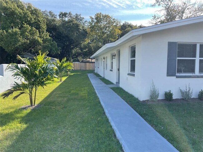 Building Photo - 2824 Meadow View Ave