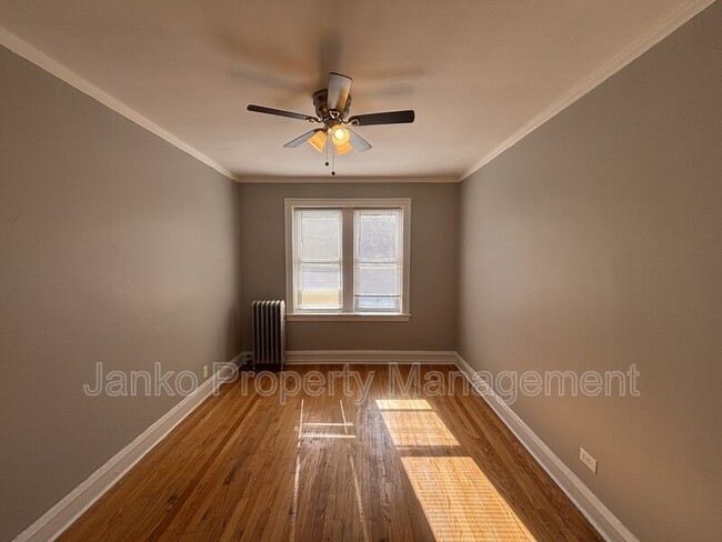 Foto del edificio - 654 E 81st St