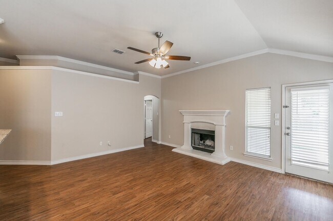 Foto del edificio - 6141 Bowfin Dr
