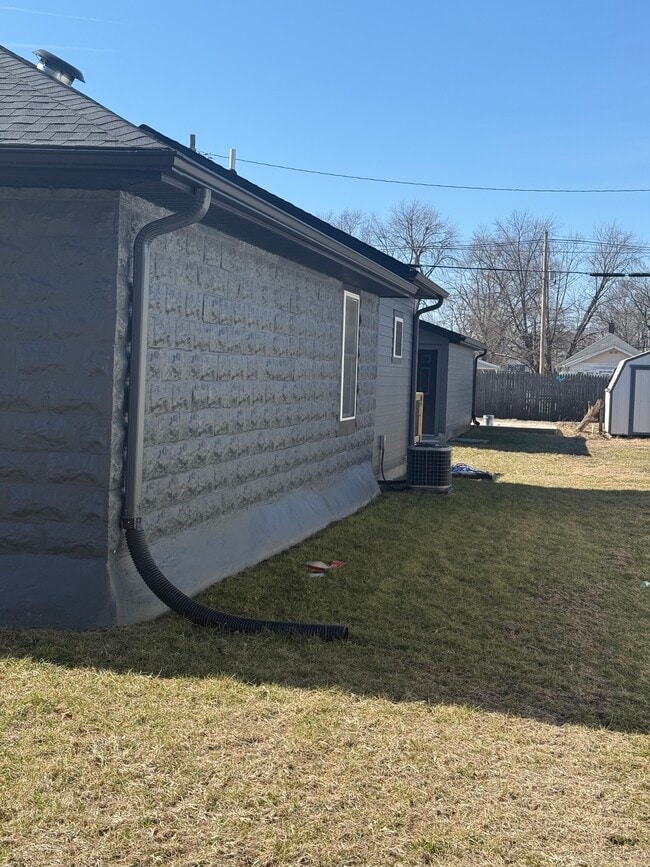 Building Photo - 1008 Milroy St