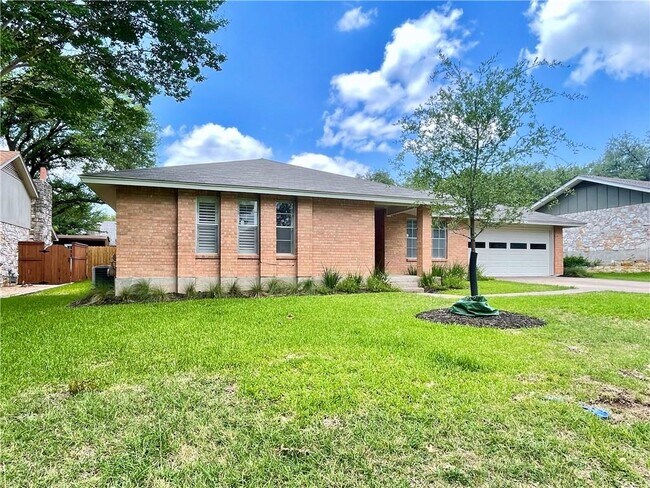 Foto del edificio - 6703 Rustling Oaks Trail
