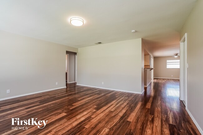 Building Photo - 17185 Phlox Dr