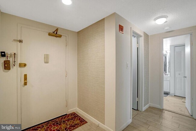 Building Photo - 3709 S George Mason Dr