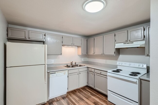Foto del edificio - Newly Updated 2 Bedroom Condo- Move in Nov...