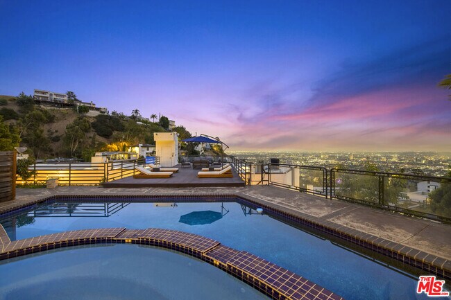 Foto del edificio - 8507 Franklin Ave