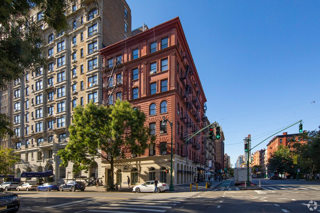 Foto principal - 66 W 77th St