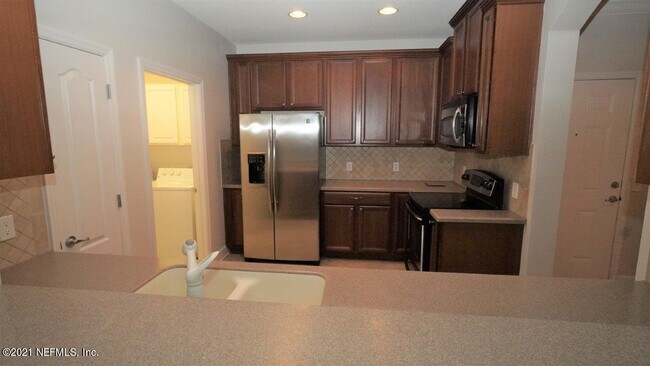 Foto del edificio - 4480 Deerwood Lake Pkwy