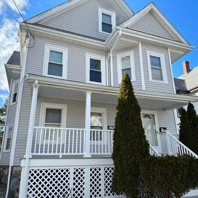 Building Photo - 72 Columbia St