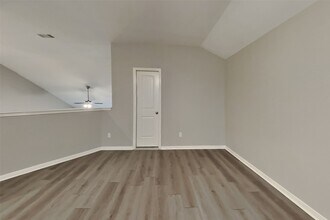 Building Photo - 22575 Valley Canyon