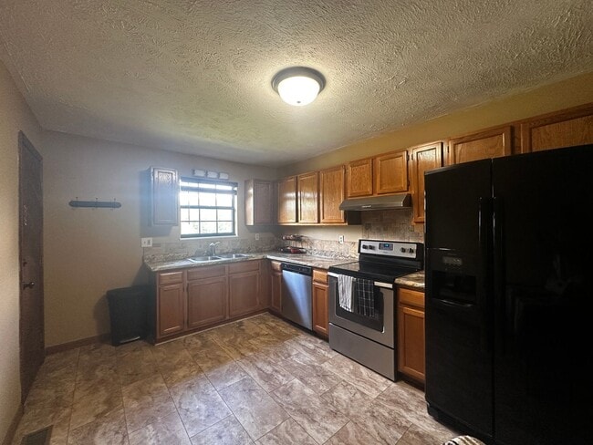 Building Photo - E. Morristown - 2 bed/1 bath duplex with b...