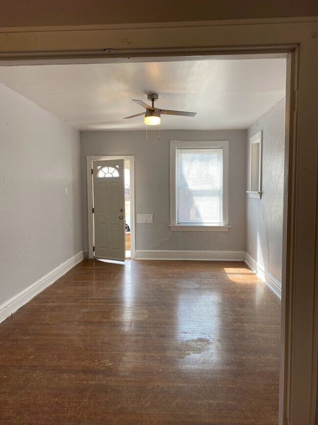 Building Photo - 3839 Dunnica Ave