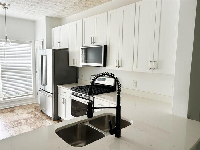 Foto del edificio - 801 Old Peachtree Rd NW