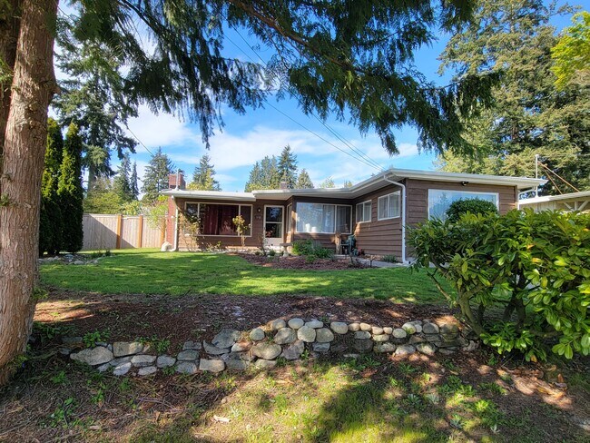 Front - 324 NE 157th St