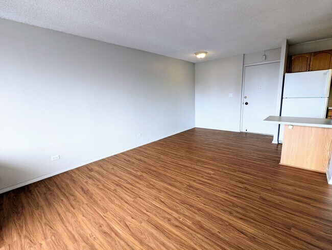 Foto del edificio - Partly Furnished 1-Bedroom 1-Bath with 1 p...