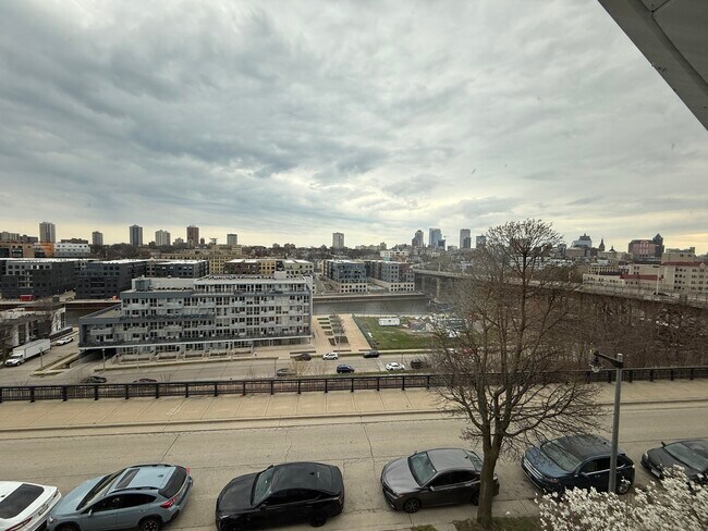 Foto del edificio - 528 E Glover Ave