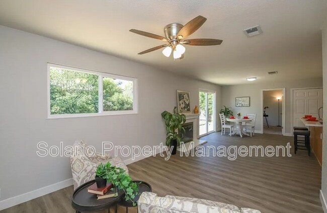 Building Photo - 849 Finch Way
