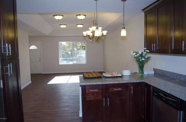 Building Photo - 901 W Cache Dr