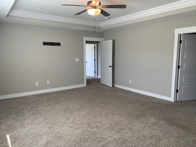 Building Photo - 423 Elgin Rd