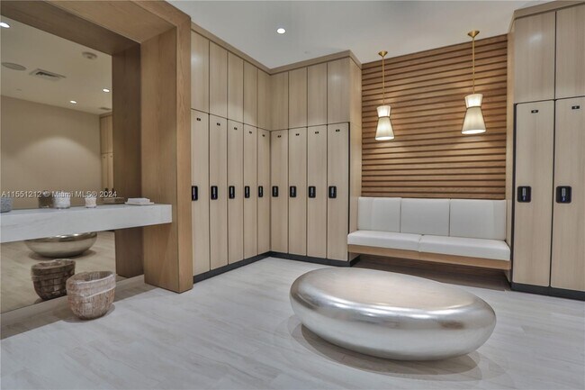 Foto del edificio - 2831 S Bayshore Dr