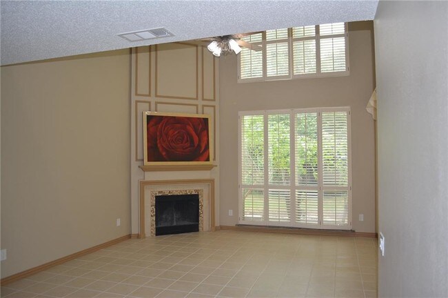 Building Photo - 204 E Embercrest Dr