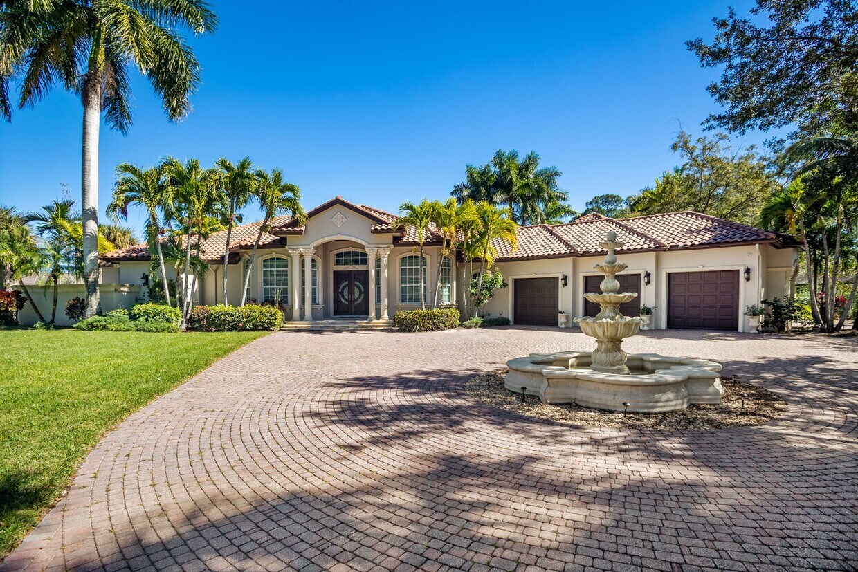 Foto principal - ** OAKES ESTATES ** 4 BED + DEN / 3.5 BATH...