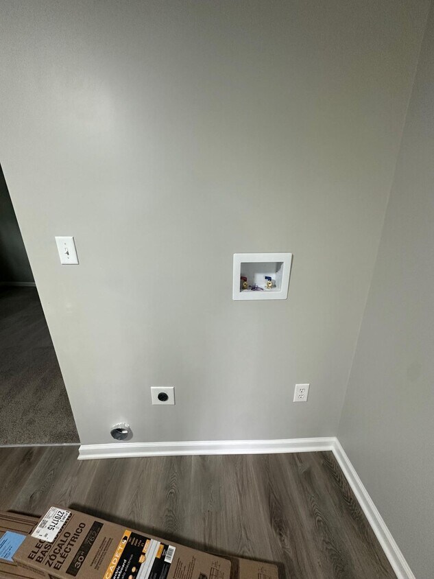 Foto principal - 1st Floor - 3 Bed 1 Bath