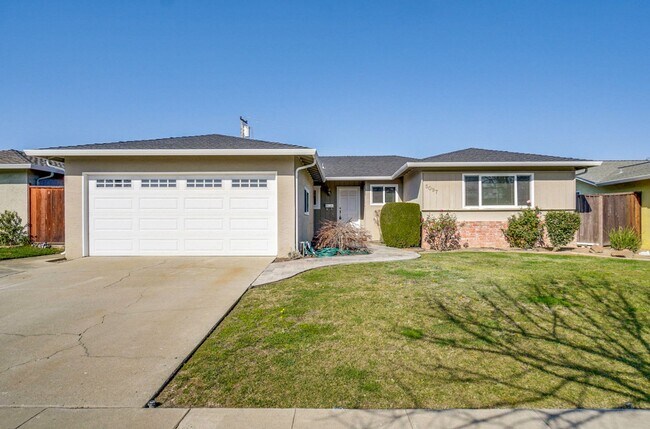 Foto del edificio - 5097 Forest Glen Dr