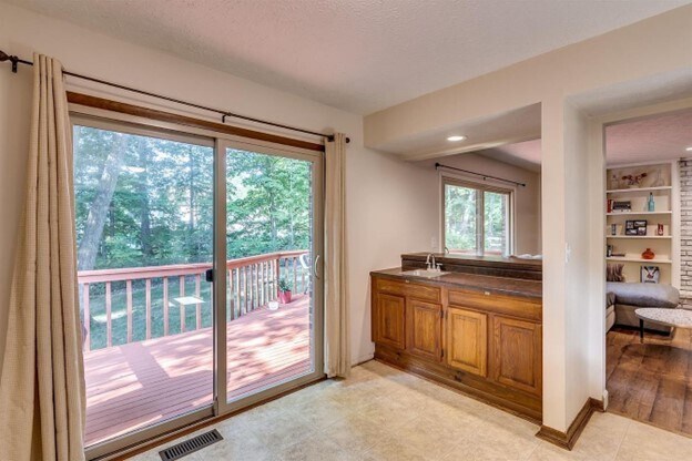 Building Photo - 6445 Paxton Woods Dr