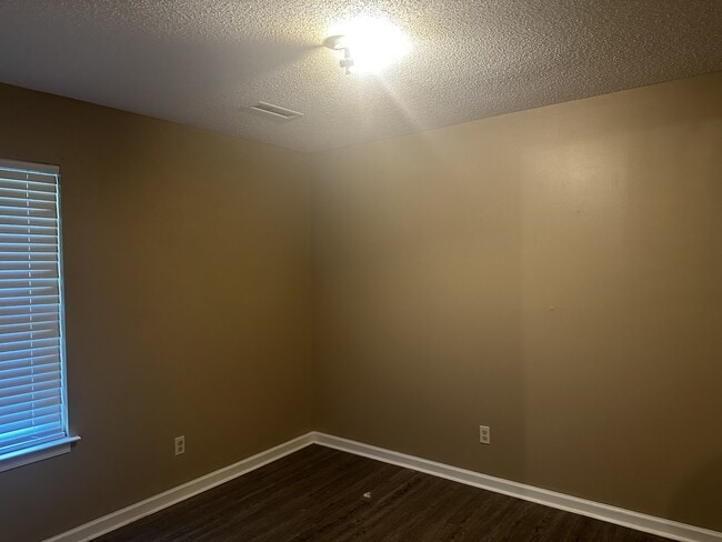 Building Photo - 523 C W