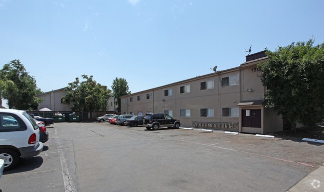 Building Photo - Terre at 1019 Peach