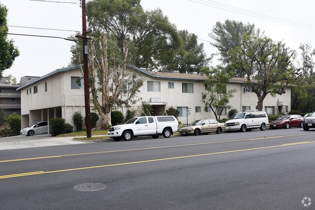 Building Photo - 13411 Moorpark St