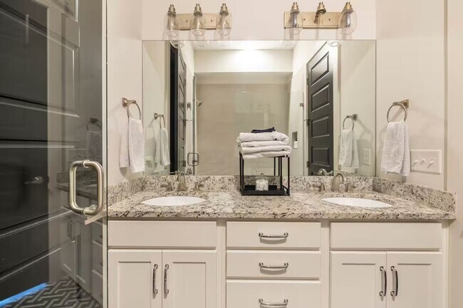 Foto del edificio - Spacious 3BR Condo in Nashville