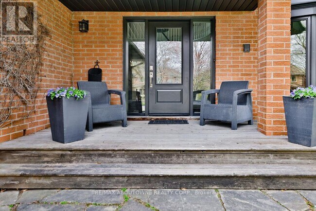 Photo du bâtiment - 2291 Dunedin Rd